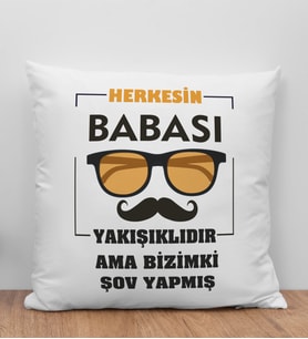 BK Gift Herkesin Babası Yakışıklıdır Ama Bizimki Şov Yapmış Tasarımlı Beyaz Kırlent Yastık, Ev Hediyesi, Doğum Günü Hediyesi