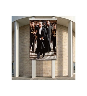 Siyah Takım Elbiseli Atatürk Poster Bayrak Premium Raşel Kumaş ATA21 2x3m