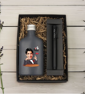 BK Gift Kişiye Özel The Baba Karikatürlü Antrasit Tasarım Cam Şişede Kolonya 200 ml & Siyah Metal Roller Kalem ve Hediye Kutusu-4, Babaya Hediye, Babalar Günü Hediyeleri, Hediyelik Baskılı Kolonya