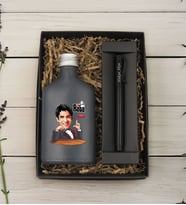 BK Gift Kişiye Özel The Baba Karikatürlü Antrasit Tasarım Cam Şişede Kolonya 200 ml & Siyah Metal Roller Kalem ve Hediye Kutusu-4, Babaya Hediye, Babalar Günü Hediyeleri, Hediyelik Baskılı Kolonya