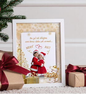 CKA Tasarım - Altın Yılbaşı Temalı Kişiye Özel Noel Baba Kostümlü Çocukluk Birleştirme Tablosu, Yılbaşı Hediyesi (Doğal Beyaz)