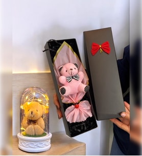 Siyah Kutusunda Pembe Ayıcık Buketi & Işıklı Peluş Ayıcıklı Fanus  Ayıcık Buketi