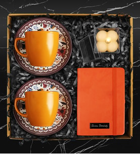Desenli İkili Turuncu Fincan & Turuncu Defter & Kutulu Mum Hediye Seti