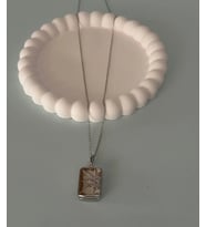 Özel Seri Zirkon Taşlı Dikdörtgen Üzeri Kuzey Yıldız Detaylı Madalyon Kolye (56 Cm) (Gümüş Gri)