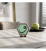Manevi Huzur Veren Vav Motifli Dekoratif Masaüstü Süsü Çalışma Masalarınıza Şık Bir Dokunuş 10x10 cm