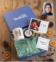 Kişiye Özel Karikatürlü Best Mom Ever Anneye Hediye Hediye Kutusu - Kişiye Özel Kupa Standart, Çay, Takvim, Mum Anneler Günü Hediyesi