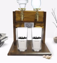 BK Gift Kişiye Özel Renkli Baskılı Gaziantep Tasarımlı Turistik İkili Rakı Bardağı ve Çift Musluklu Doğal Ahşap Rakı Standı-2 (Model 1)