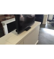 50 İnç Otomatik Kapaklı Dikey Hareketli Tv Lift Mekanizma Sistemi