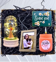 Kişiye Özel Fotoğraflı Hediye Seti & Işıklı Şans Melekli Fanus & Kokulu Turuncu Mum