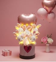 Rose Gold Kalp Balonlu Led Işıklı Sevimli Peluş Tavşan Buketi & Özel Tasarım Kalp Logolu Hediye Kutusu, Gift Box - Sevgiliye, Arkadaşa Sürpriz Doğum Günü & Bebek Hediyesi (Beyaz-Pembe)