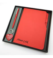 Signator® Codex  N241 Kişiye Özel Defterli Set - Scrikss İsme Özel Kırmızı Kalem + İsme Özel Kırmızı Defter + İsme Özel Kırmızı Anahtarlık  İsme Özel Kutusunda Hediyelik Set (Karışık)