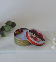 Organik Doğal Lavanta Kokulu Soya Wax El Yapımı Hediyelik Kalp Resimli Metal Kutulu Mum 60 Cc