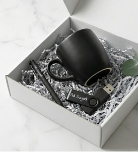 Kişiye Özel 32 GB USB Bellek & Roller Kalem & Siyah Kupa Hediye Seti