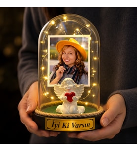 Kişiye Özel Fotoğraflı Led Işıklı Şans Melekli Beyaz Fanus Hediyesi  İyi Ki Varsın Romantik Dekoratif Hediye