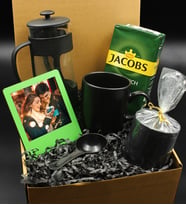 Siyah Kupa & French Press & 250 Gram Jacobs Filtre Kahve & Kişiye Özel Çerçeve & Büyük Mum Hediye Seti