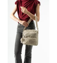 Ultra hafif, çok cepli , çok bölmeli Çapraz askılı Postacı çanta (spor, seyahat, gündelik ) Bej Model: 571-6U