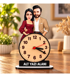 2 Kişilik Çift Karikatürlü Kişiye Özel Karikatürlü 18 cm MDF Dikey Masa Saati - Sevgiliye ve Eşe Hediye Sevgililer Günü ve Yıl Dönümü Hediyesi