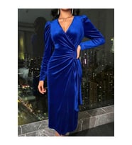 Kadın Uzun Kollu Kruvaze Yakalı Yandan Büzgülü Midi Kadife Elbise