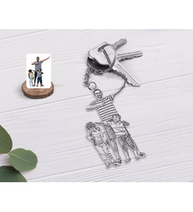 BK Gift Kişiye Özel Tam Boy Karakalem Baba ve Oğullar Karikatürlü Şeffaf Pleksi Anahtarlık-1 (Beyaz)