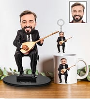 Kişiye Özel Bağlama Çalan Adam Tasarımlı Karikatür Biblo Anahtarlık Ve Kupa Hediye Seti 107
