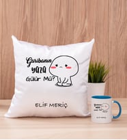 Kişiye Özel Garibanın Yüzü Gülür Mü Esprili Kare Yastık ve Mavi Kupa
