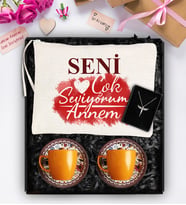 Anneler Gününe Özel Desenli İkili Turuncu Fincan & El Çantası & Melek Kolye Hediye Seti (Kırmızı)