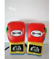 Wolfking marka Deri Boks Eldiveni kırmızı renk ipli model Orjinal Dana derisidir. 10-12-14-16oz büyüklükte İstediğiniz Bedeni msj ile bildiriniz