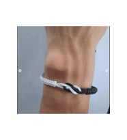 Siyah Beyaz Taraftar Makrome Bileklik – Ayarlanabilir Unisex Model