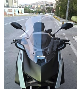 MOTOCAM Yamaha Xmax Techmax Ön Cam 2025-2026 Model 52cm Şeffaf Renkli 4mm Asansörlü