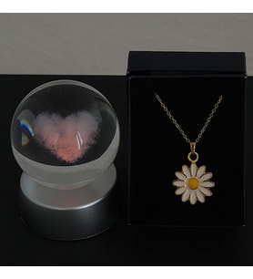 Papatya Kolye Altın Kaplama Özel Kutuda & Kalp Model Cam Küre Işıklı Standlı Set