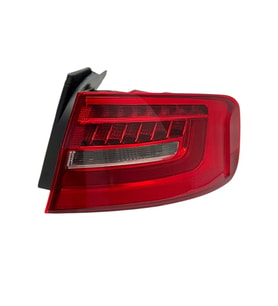 Audi A4 Dış Sağ Stop Lambası 2013-2016 8K5945095AC