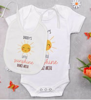 BK Kids Kişiye Özel Daddy's Little Sunshine Tasarımlı Bebek Body Zıbın ve Mama Önlüğü Hediye Seti - Model 1