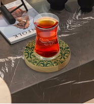 BK Gift Kişiye Özel Retro Motif Tasarımlı Doğal Ahşap Tabaklı Heybeli Çay Bardağı Model 8