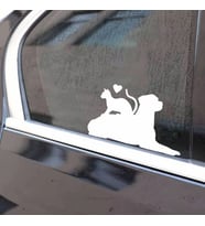 Kedi Köpek Dostluğu Araba kelebek Cam Sticker Beyaz Renk 15CM