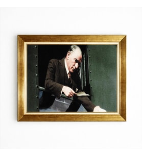 Tablore Mustafa Kemal Atatürk Tren Penceresinde Tarihi Fotoğraf Lüks Altın Çerçeveli Tablo
