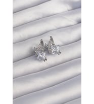 Pirinç Gümüş Renk İri Zirkon Taşlı Kıvrımlı Minimal li Halka Küpe TJ-BKP9288