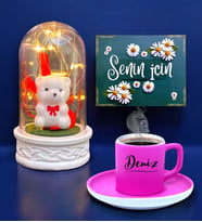 İsimli Pembe Renkli Kahve Fincanı ve Led Işıklı Tasarım Fanus ve  Kişiye Özel Hediye Seti (Model 3)
