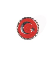 Kırmızı Zeminde Ay Yıldız Kabartmalı Yuvarlak Metal Rozet