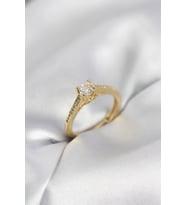 Tek Taş Gold Renk Zirkon Taşlı Model Kadın Yüzük TJ-BYK4105