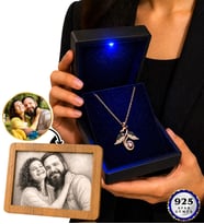 Işıklı Kutuda 925 Ayar Rose Melek Gümüş Kolye 100 Dilde Seni Seviyorum ve Kişiye Özel Karakalem Fotoğraflı Çerçeve