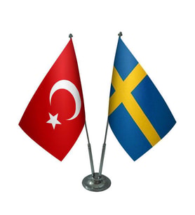 Masa Üstü İsveç Bayrağı Türk Bayrağı İkili Krom Direk Masa Bayrak Seti