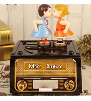 Kişiye Özel Hareket Eden ve Öpüşen Çift Nostaljik Müzik ve Takı Kutusu