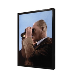 Atatürk Dürbünle Bakarken Çerçeveli Mdf Tablo