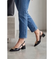 V-Royal Siyah Rugan Işıltılı Altın V-Toka Detaylı Elegant Slingback - Sivri Burun Alçak Kare Topuklu Tasarım Kadın Ayakkabı
