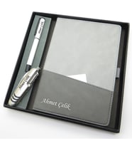 Signator® Codex  N182 Kişiye Özel Defterli Set - İsme Özel Beyaz Kalem + İsme Özel Gri Defter + İsme Özel Gümüş Çakı  İsme Özel Kutusunda Hediyelik Set (Karışık)
