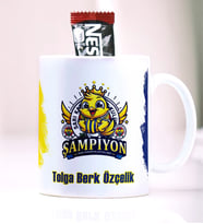 BBaskı  İsim Yazılabilir Sarı-Lacivert Şampiyonluk Kupası  Sarı Kanaryalar Temalı Taraftar Kupa Bardak (330 ml)  A Kalite Premium Porselen (%80 porselen / %20 seramik)  Kalıcı Baskı (Net Detay / Canlı Görünüm)  Bulaşık Makinesinde Yıkanabilir