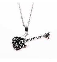 Gümüş Renk Erkek Gitar Kolye (Beyaz)