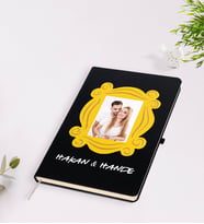 BK Gift Kişiye Özel Fotoğraflı Friends Monica’s Kapı Çerçevesi Tasarımlı Siyah Defter