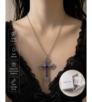 Mor Detaylı Gotik Haç Kolye – Alternatif Stil Unisex Zincir Kolye