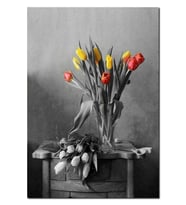 Ahşap Tablo Siyah Beyaz Resimde Sarı Kırmızı Laleler (50x70 Cm Boyut)